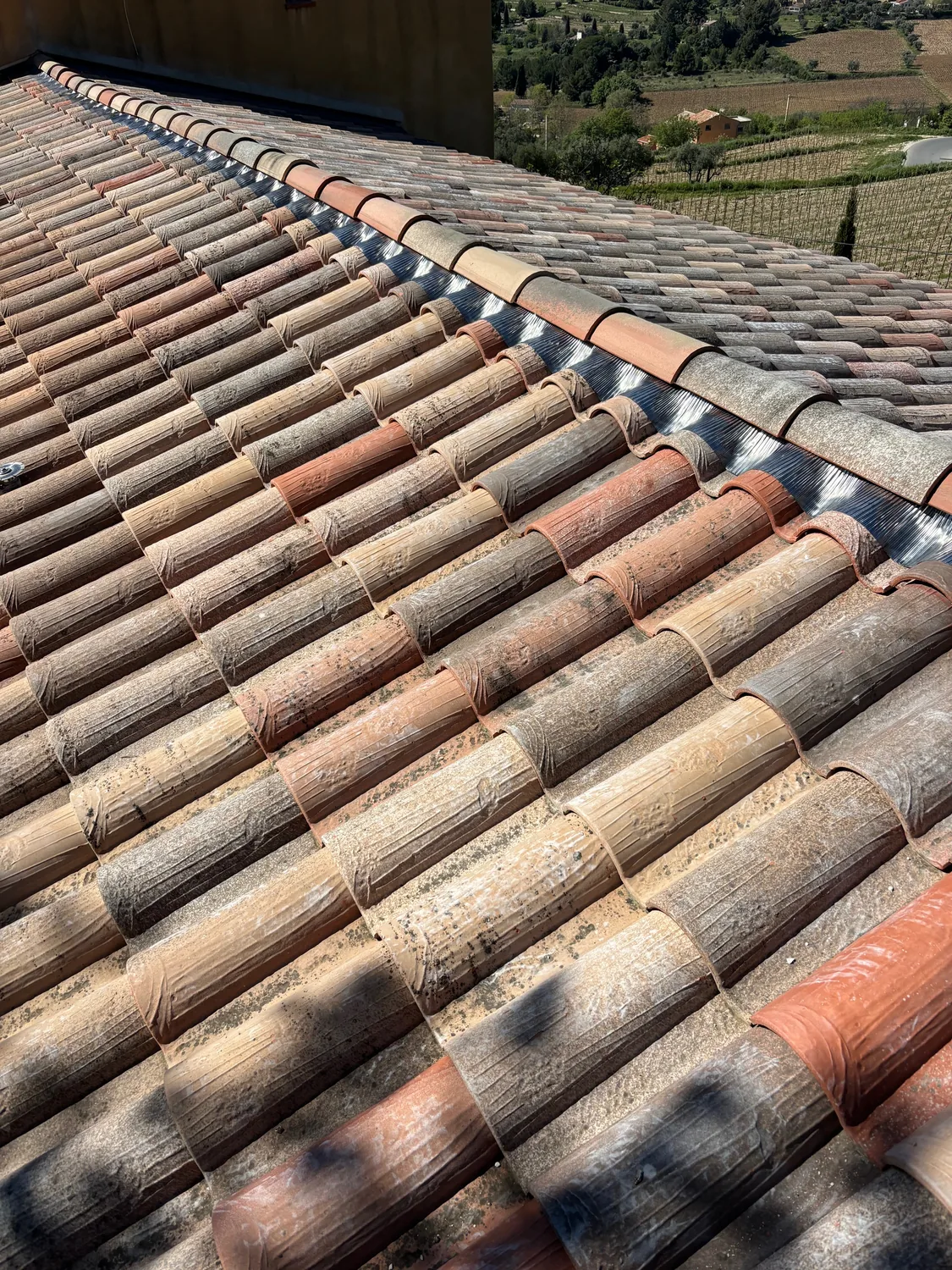 Réfection de faîtage de toiture en tuiles à Toulon par Herter Couvreur